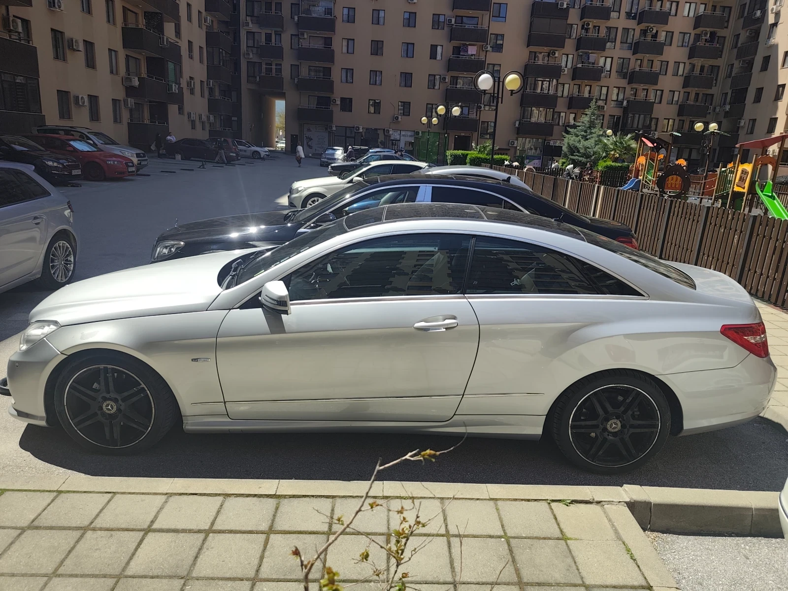 Mercedes-Benz E 220, снимка 4 - Автомобили и джипове - 54491586