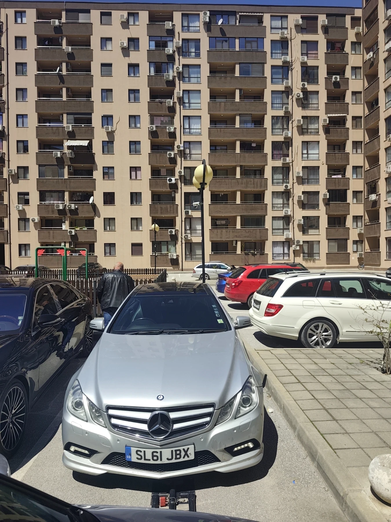 Mercedes-Benz E 220, снимка 3 - Автомобили и джипове - 54491586