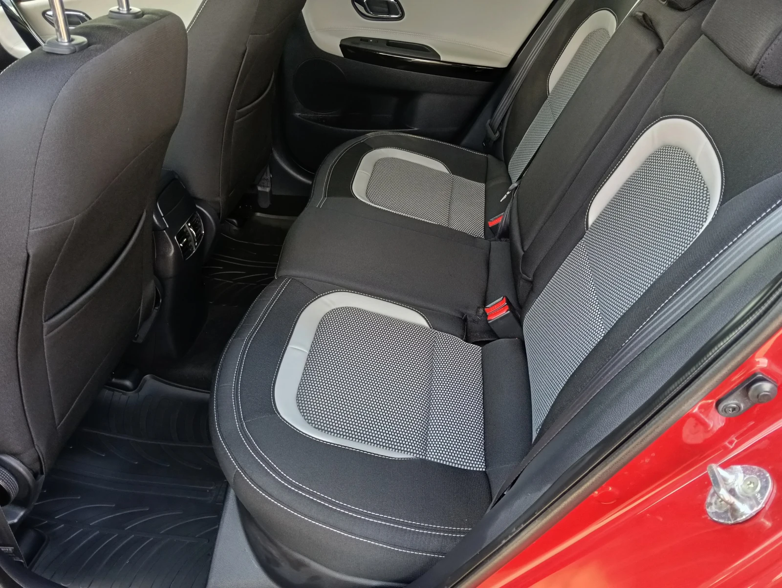 Kia Ceed 1.6 CRDI, снимка 7 - Автомобили и джипове - 54607223