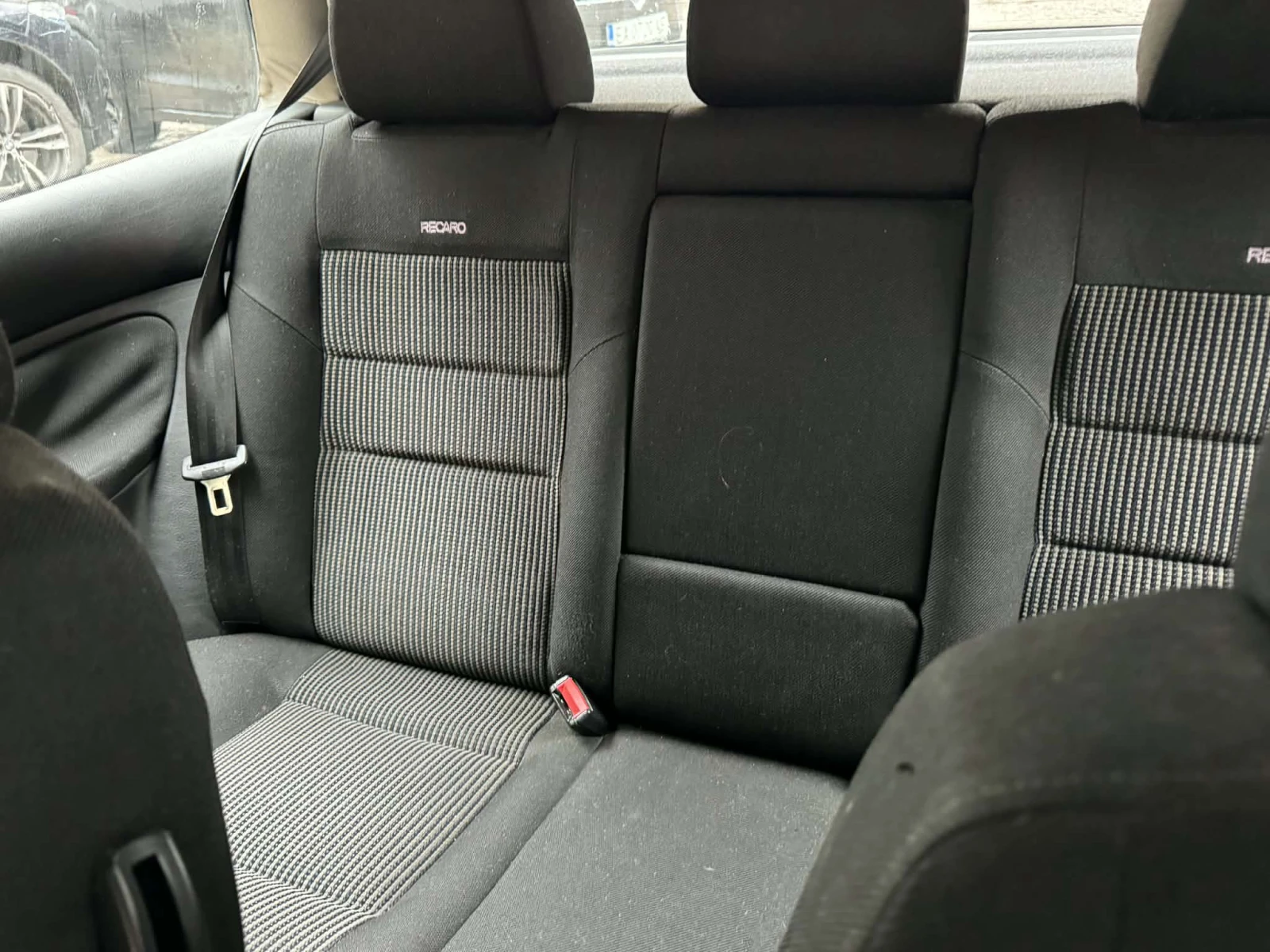 VW Golf 1.9 TDI , снимка 13 - Автомобили и джипове - 54740084