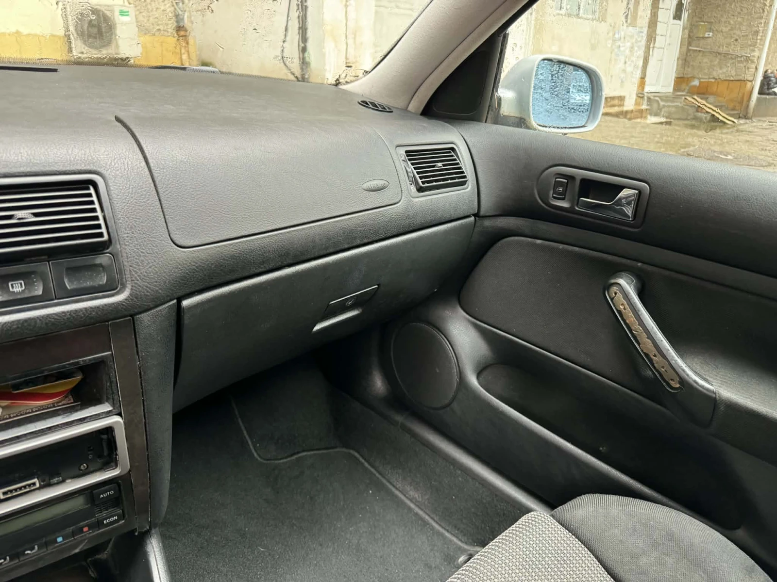 VW Golf 1.9 TDI , снимка 12 - Автомобили и джипове - 54740084