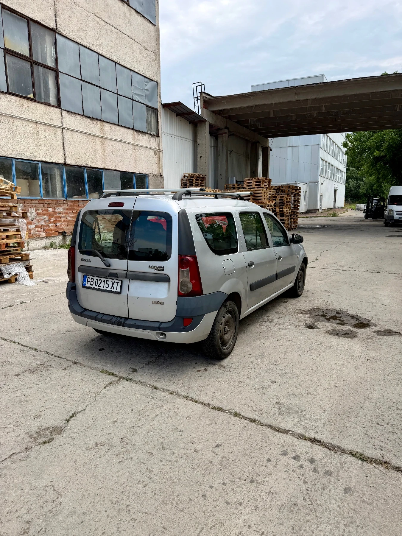 Dacia Logan 1.5 dCi 7 места, снимка 4 - Автомобили и джипове - 55138431
