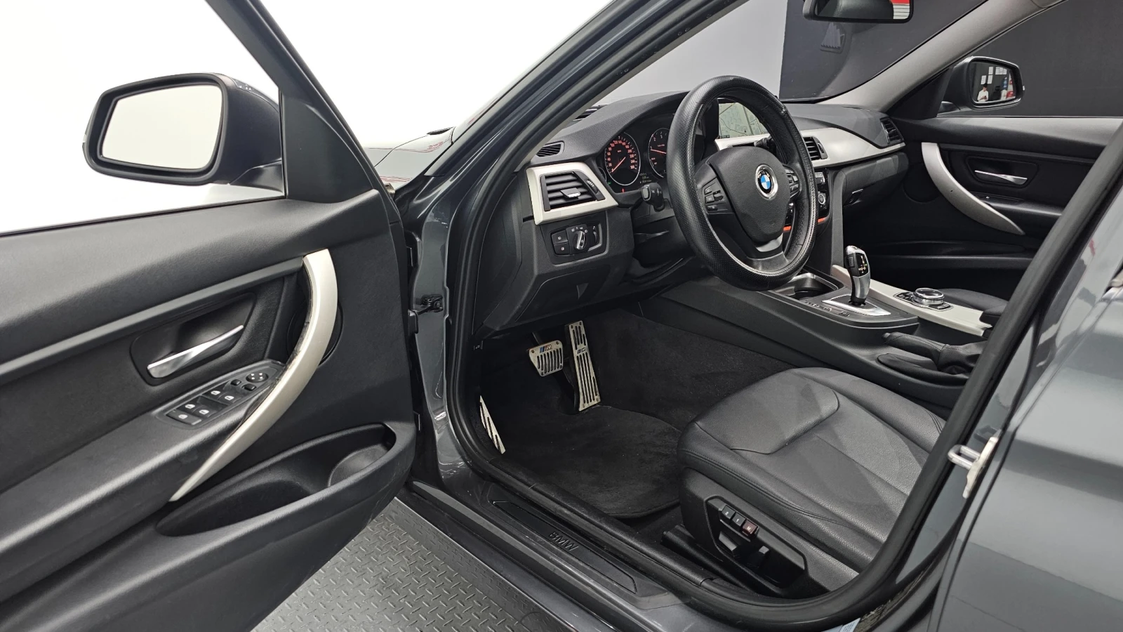 BMW 330 Xdrive* Navi* Camera* Keyless, снимка 10 - Автомобили и джипове - 55283016