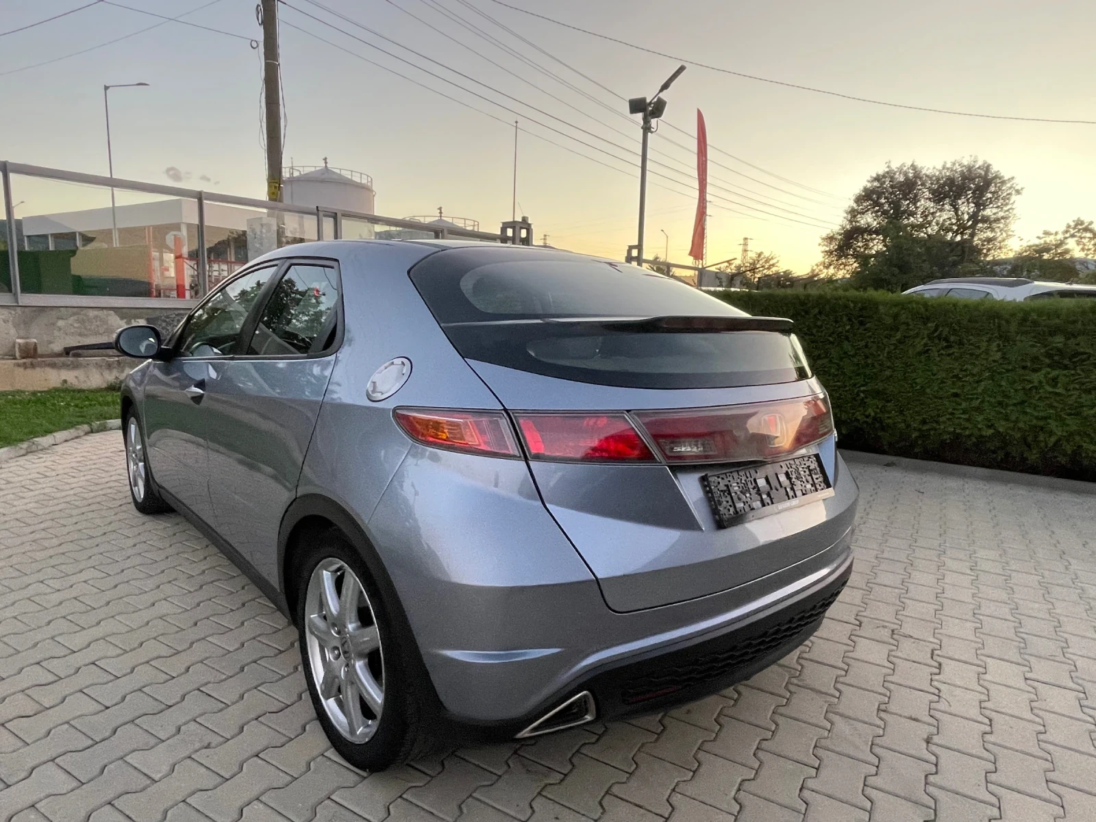 Honda Civic  1.8 i-VTEC 5P Executive + ГАЗОВ ИНЖЕКЦИОН , снимка 5 - Автомобили и джипове - 56069556