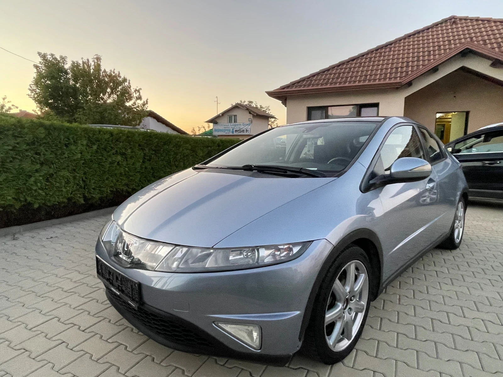 Honda Civic  1.8 i-VTEC 5P Executive + ГАЗОВ ИНЖЕКЦИОН , снимка 3 - Автомобили и джипове - 56069556