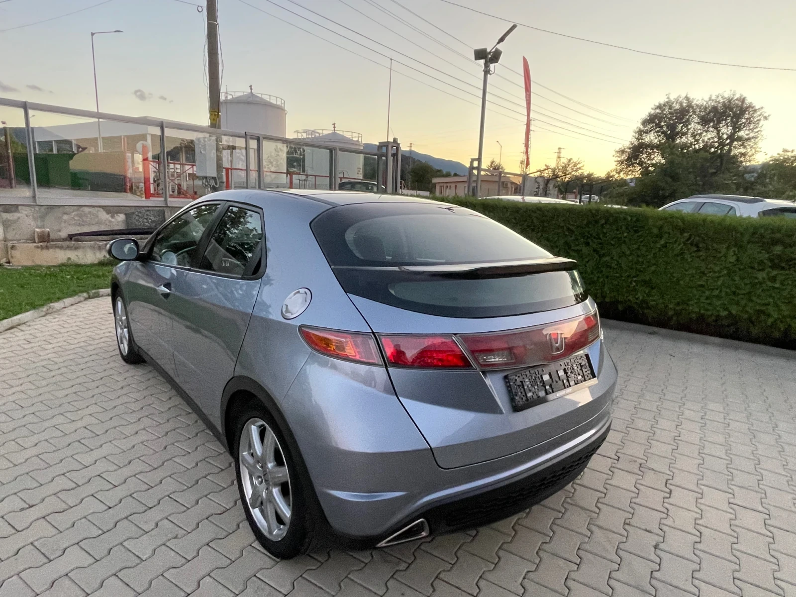 Honda Civic  1.8 i-VTEC 5P Executive + ГАЗОВ ИНЖЕКЦИОН , снимка 6 - Автомобили и джипове - 56069556