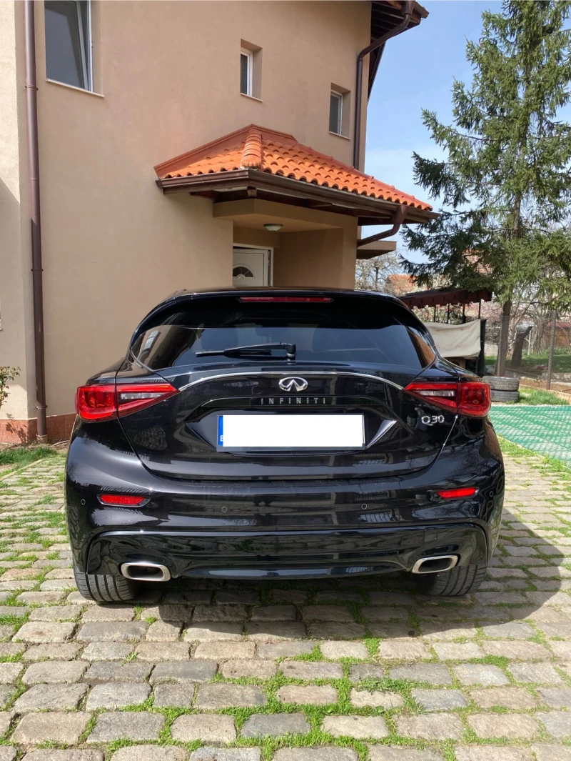 Infiniti Q30 Premium AWD, снимка 4 - Автомобили и джипове - 47649046