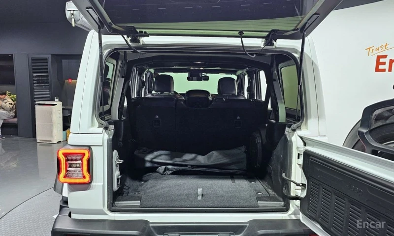 Jeep Wrangler, снимка 13 - Автомобили и джипове - 52819472