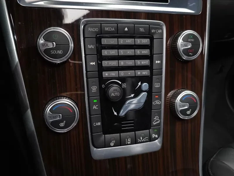 Volvo XC60 D5 Awd 1St Generation, снимка 16 - Автомобили и джипове - 55948980