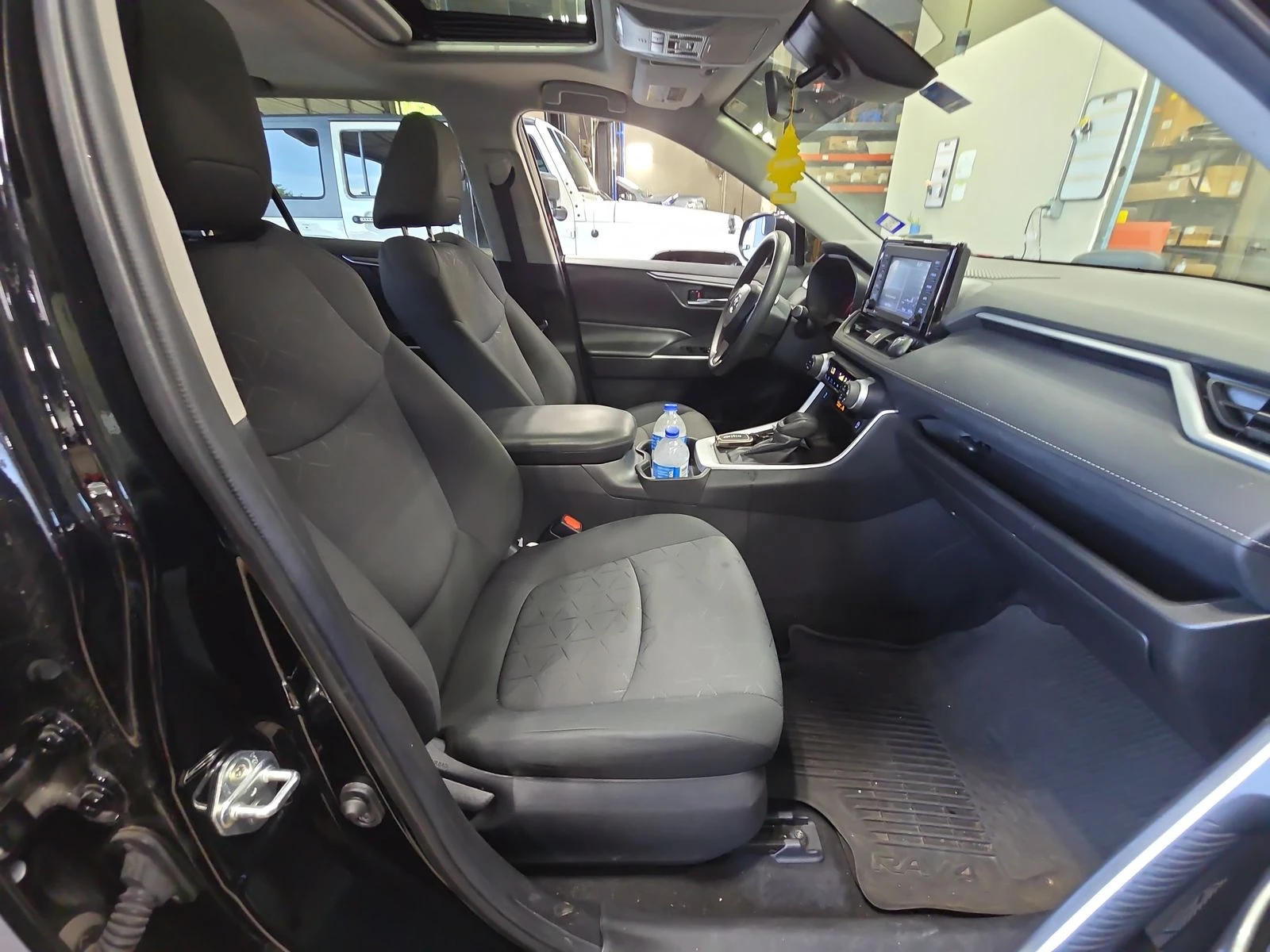 Toyota Rav4 2021 XLE* DISTRONIK* LANE ASSIST* KEYLESS* ПОДГРЕВ - изображение 10