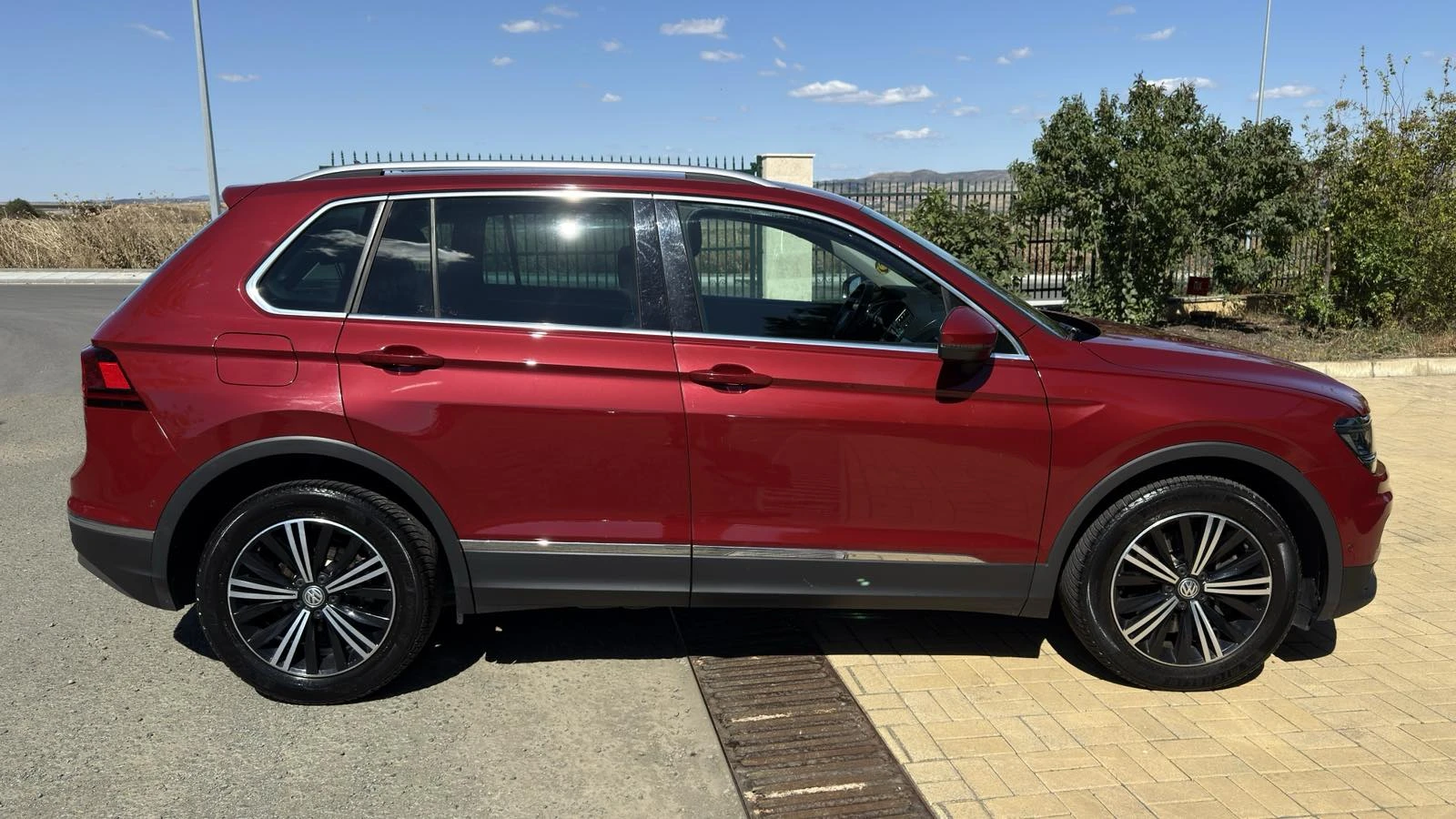 VW Tiguan Highline 2.0 TSI 4Motion BMT - изображение 2