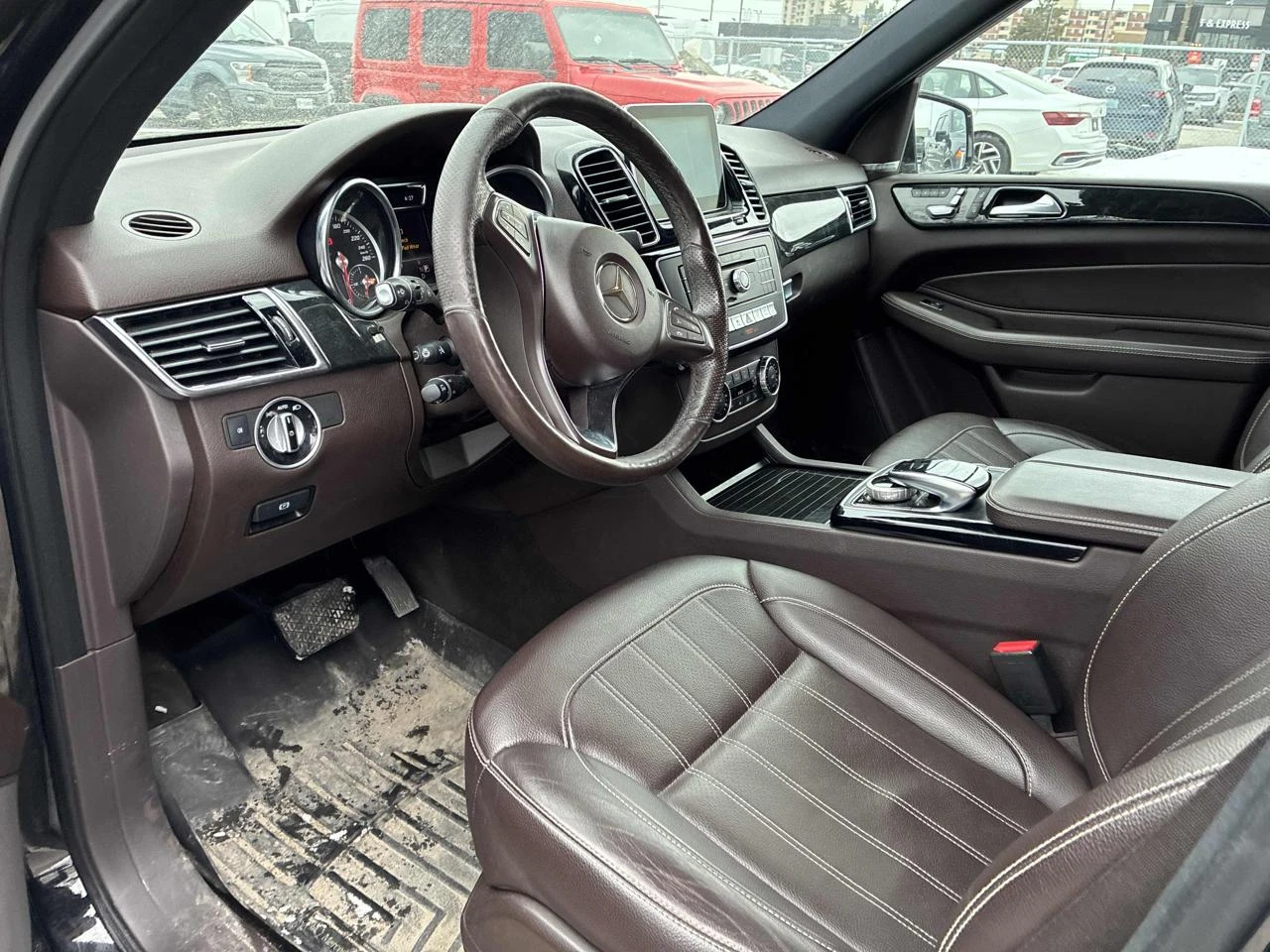 Mercedes-Benz GLE 350 BlueTech* 360* Distronic* AMG pack* Въздушно, снимка 6 - Автомобили и джипове - 53903851
