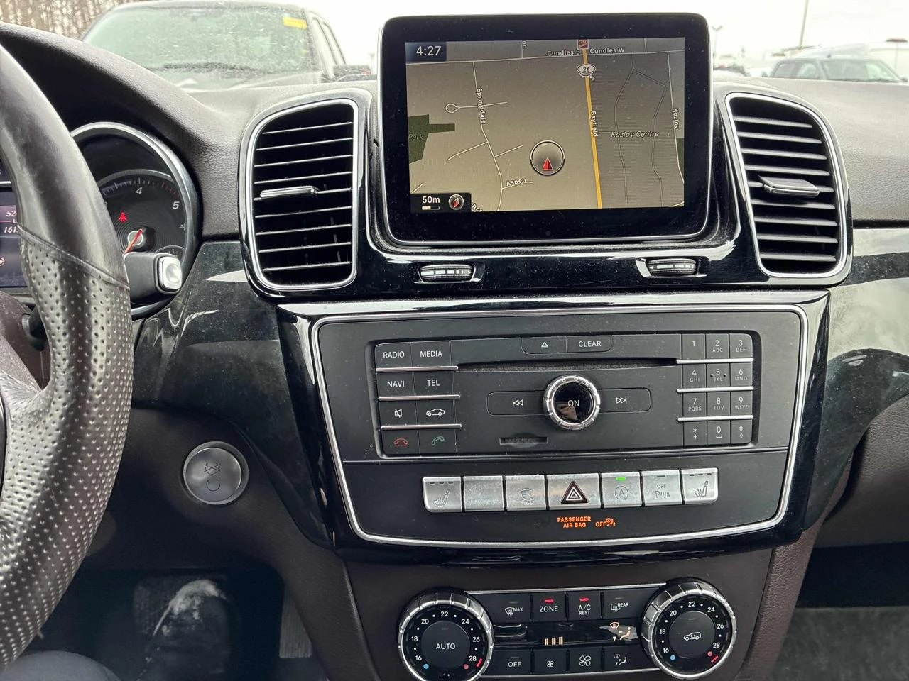 Mercedes-Benz GLE 350 BlueTech* 360* Distronic* AMG pack* Въздушно, снимка 8 - Автомобили и джипове - 53903851