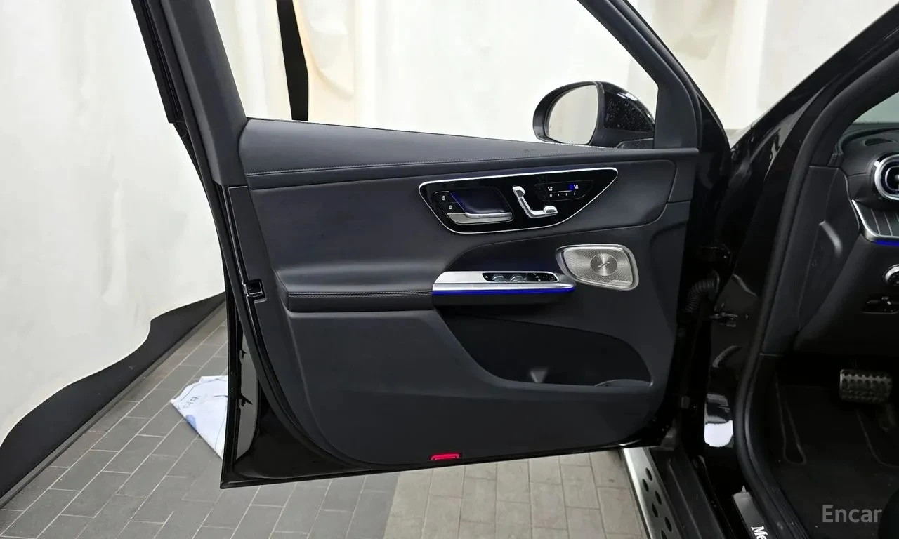 Mercedes-Benz GLC 300 * 360 * DISTRONIC *  AвтоКредит * (ЦЕНА ДО БГ), снимка 10 - Автомобили и джипове - 55062734