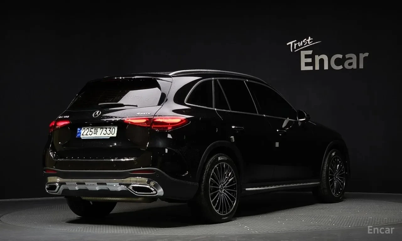 Mercedes-Benz GLC 300 * 360 * DISTRONIC *  AвтоКредит * (ЦЕНА ДО БГ), снимка 3 - Автомобили и джипове - 55062734