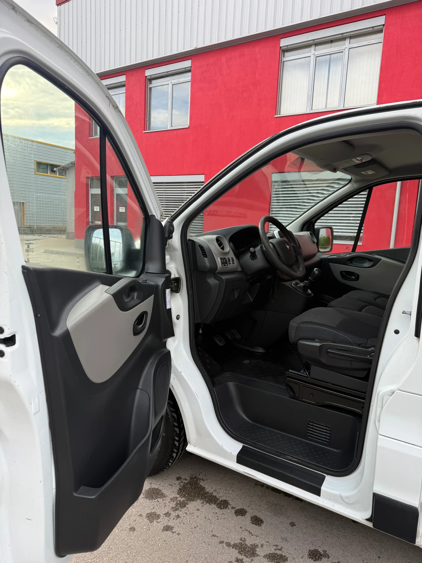 Renault Trafic НАВИ* ПАРКТРОНИК*  - изображение 9