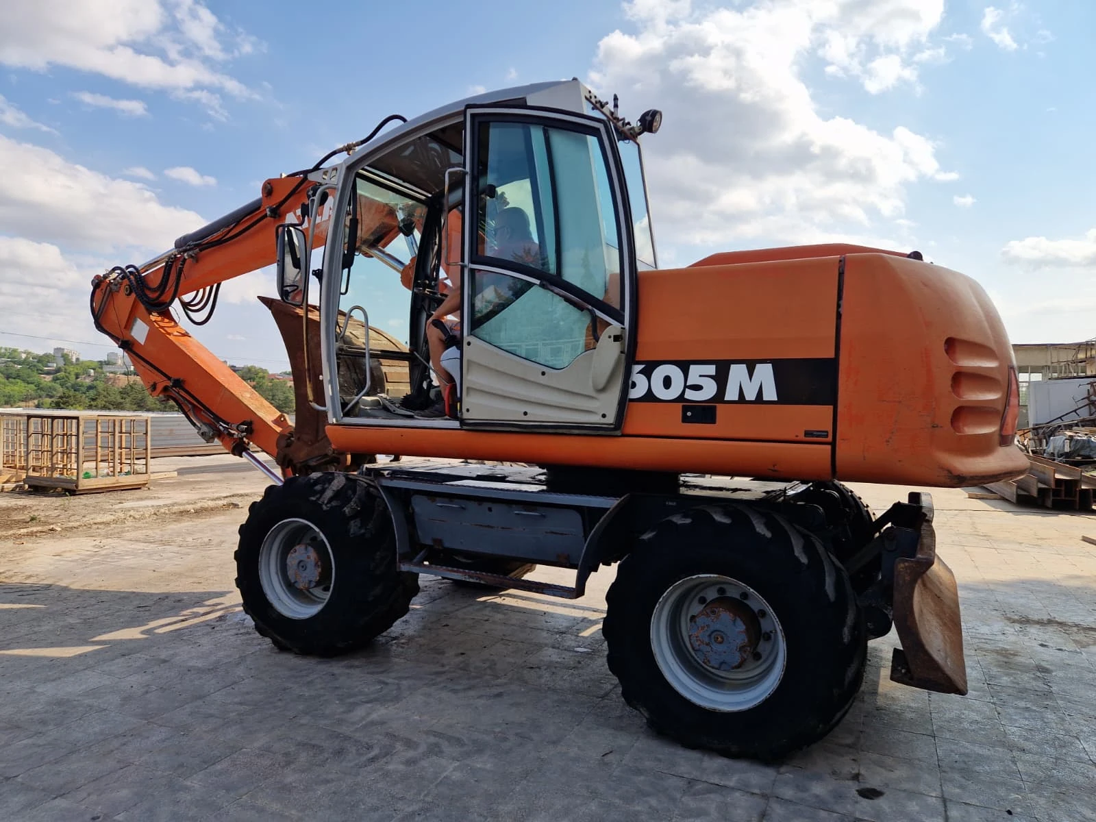  Atlas 1605M | Mobile.bg   1