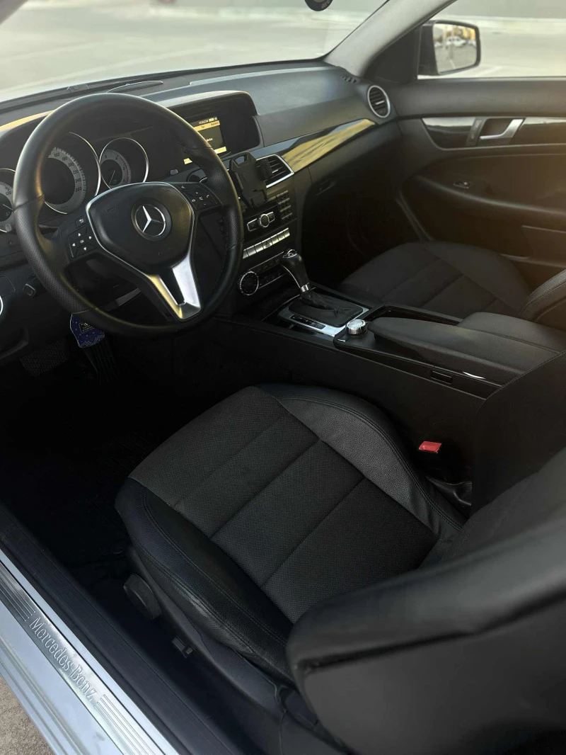 Mercedes-Benz C 220, снимка 10 - Автомобили и джипове - 52404614