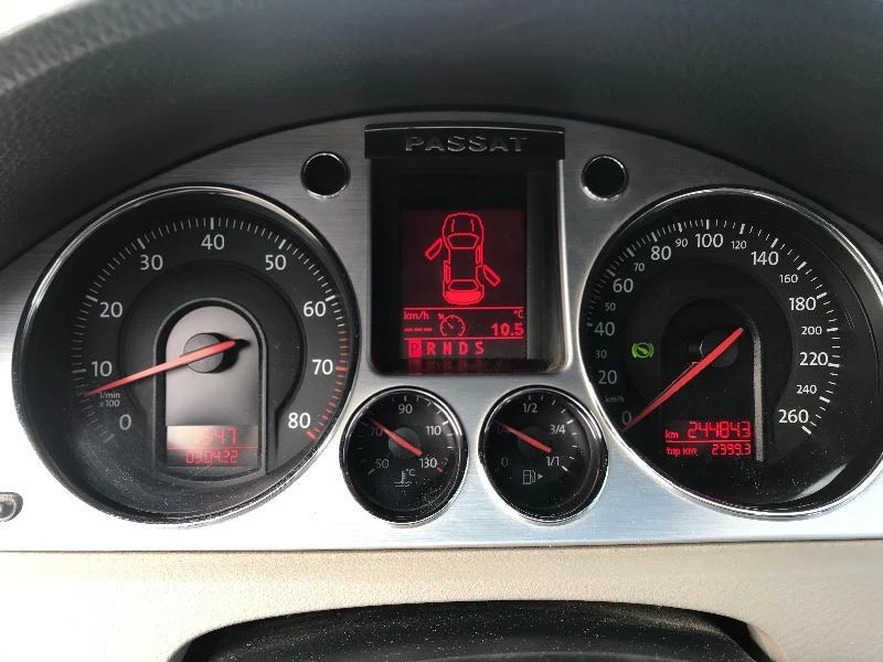 VW Passat 3.2 VARIANT V6 4x4, снимка 12 - Автомобили и джипове - 47487710