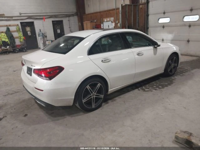 Mercedes-Benz A 220 4MATIC SEDAN ВИРТУАЛНО ТАБЛО БЯЛА КОЖА БЕЗ ЩЕТА - изображение 5