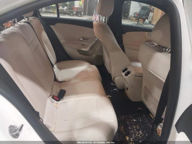Mercedes-Benz A 220 4MATIC SEDAN ВИРТУАЛНО ТАБЛО БЯЛА КОЖА БЕЗ ЩЕТА - изображение 9