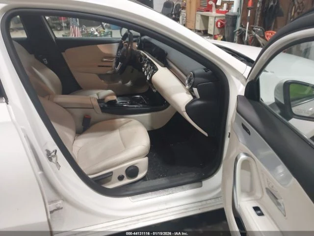 Mercedes-Benz A 220 4MATIC SEDAN ВИРТУАЛНО ТАБЛО БЯЛА КОЖА БЕЗ ЩЕТА - изображение 6