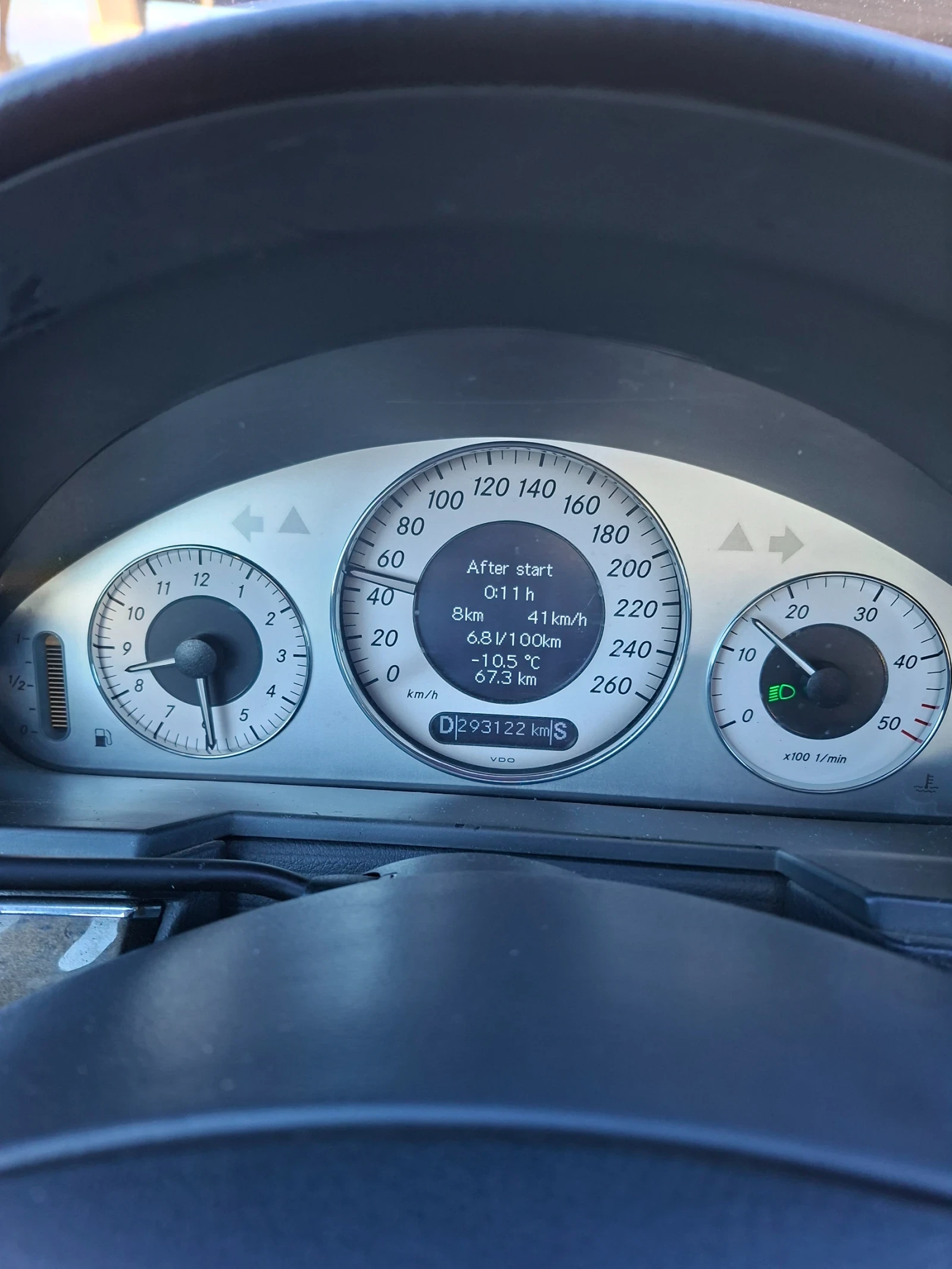 Mercedes-Benz E 270 2.7, снимка 1