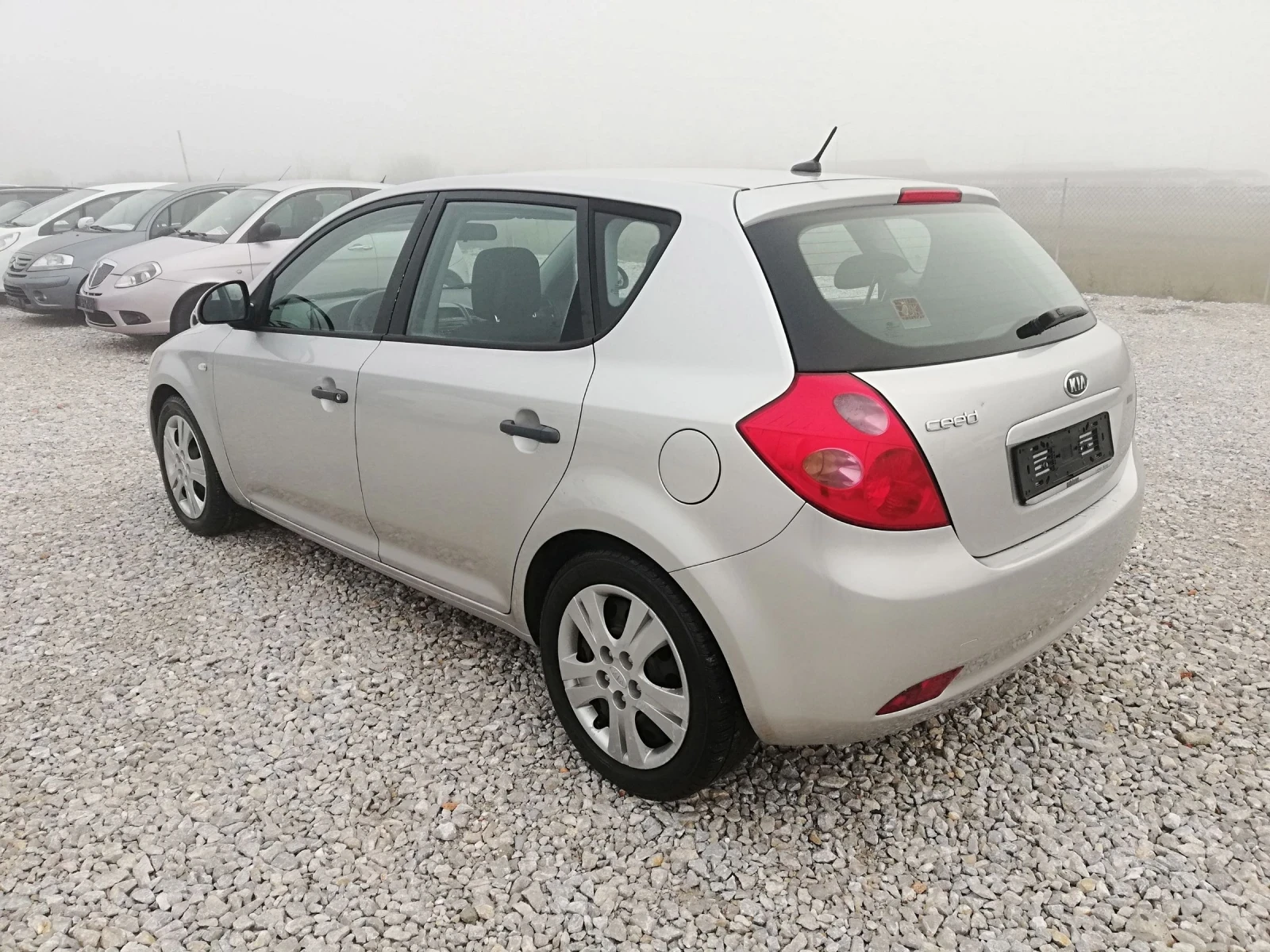 Kia Ceed 1.6crdi kli 90ks - изображение 4