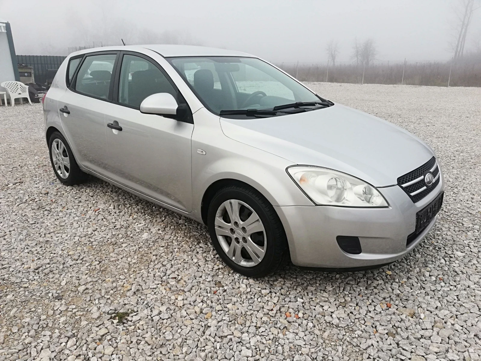 Kia Ceed 1.6crdi kli 90ks - изображение 8