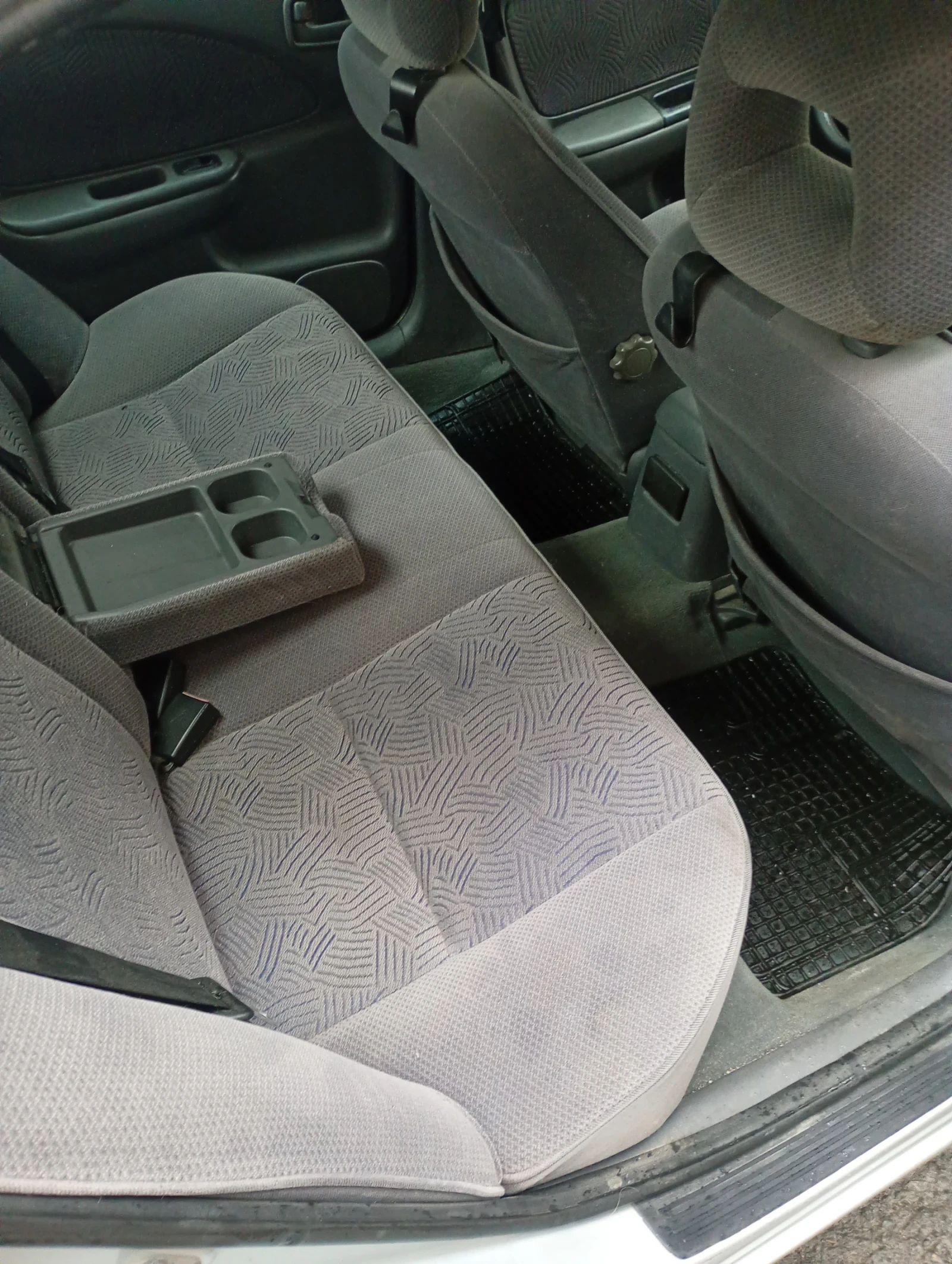 Toyota Avensis 2.0 Diesel Климатик , снимка 6 - Автомобили и джипове - 54244546