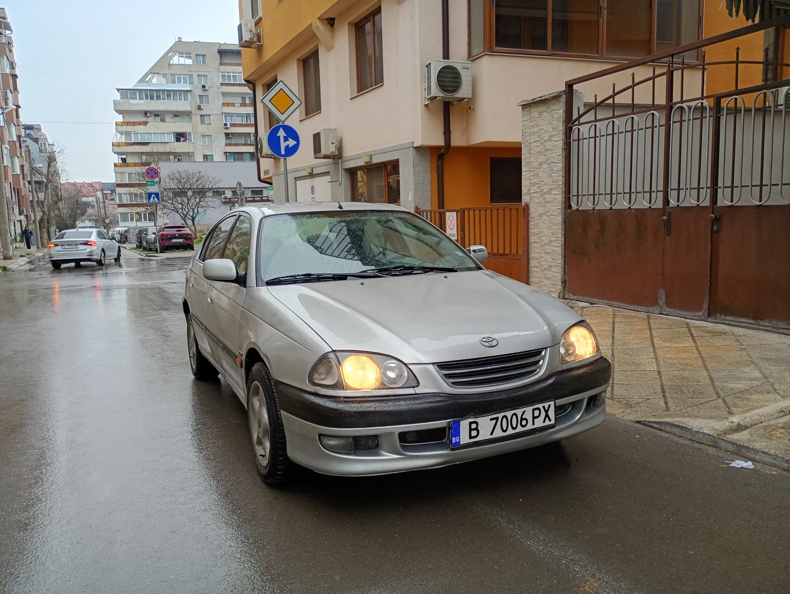 Toyota Avensis 2.0 Diesel Климатик , снимка 4 - Автомобили и джипове - 54244546