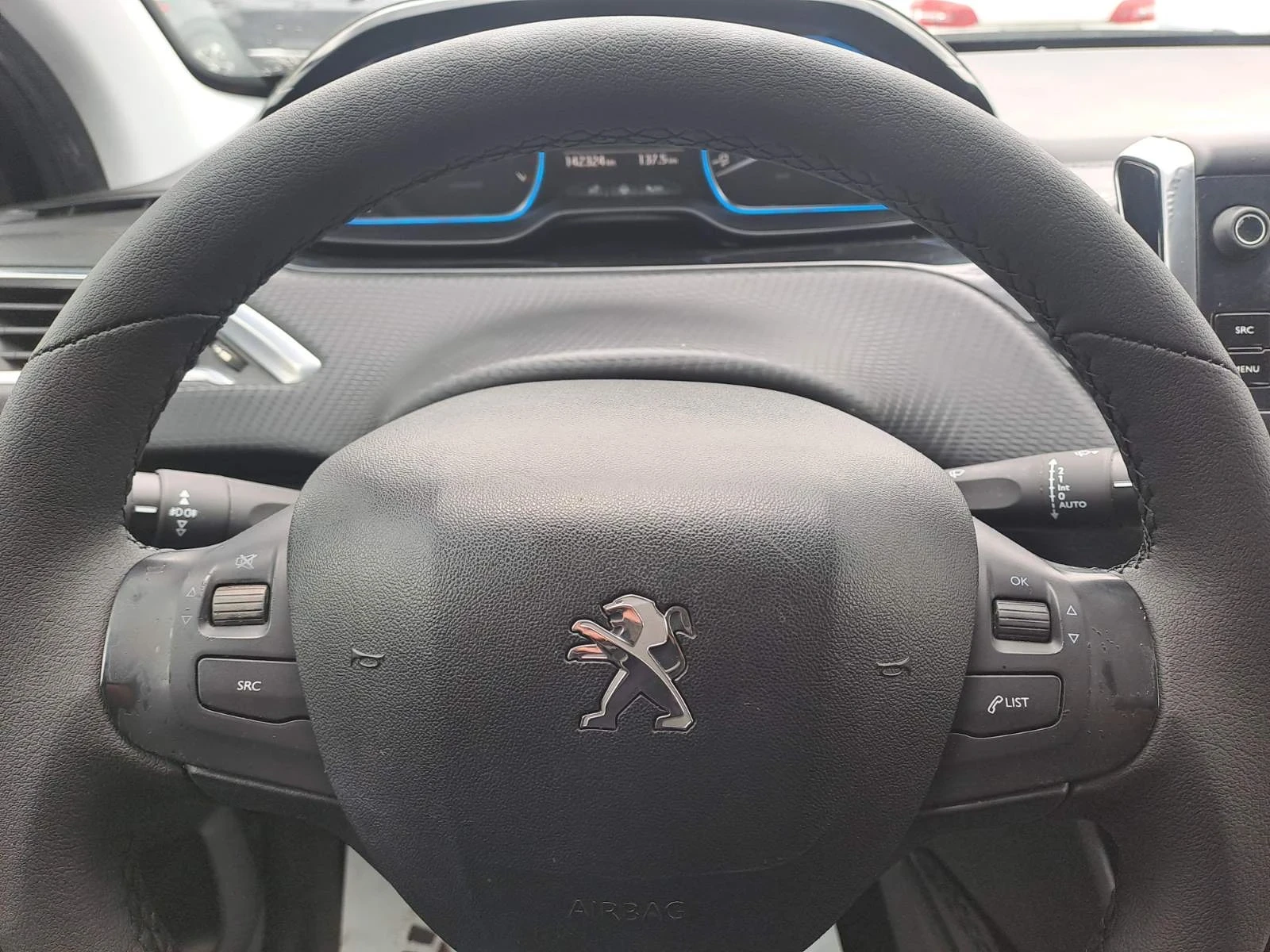 Peugeot 2008 1.2, снимка 13 - Автомобили и джипове - 54453587