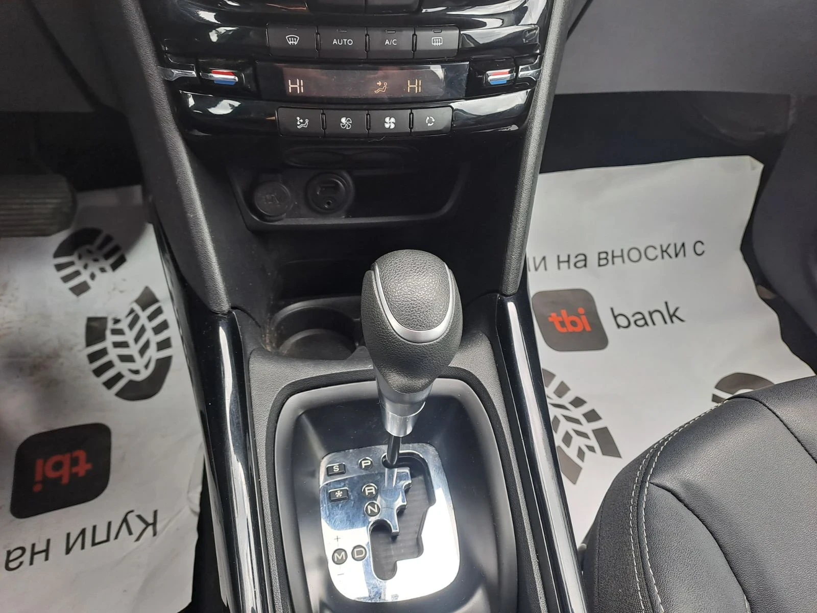 Peugeot 2008 1.2, снимка 12 - Автомобили и джипове - 54453587