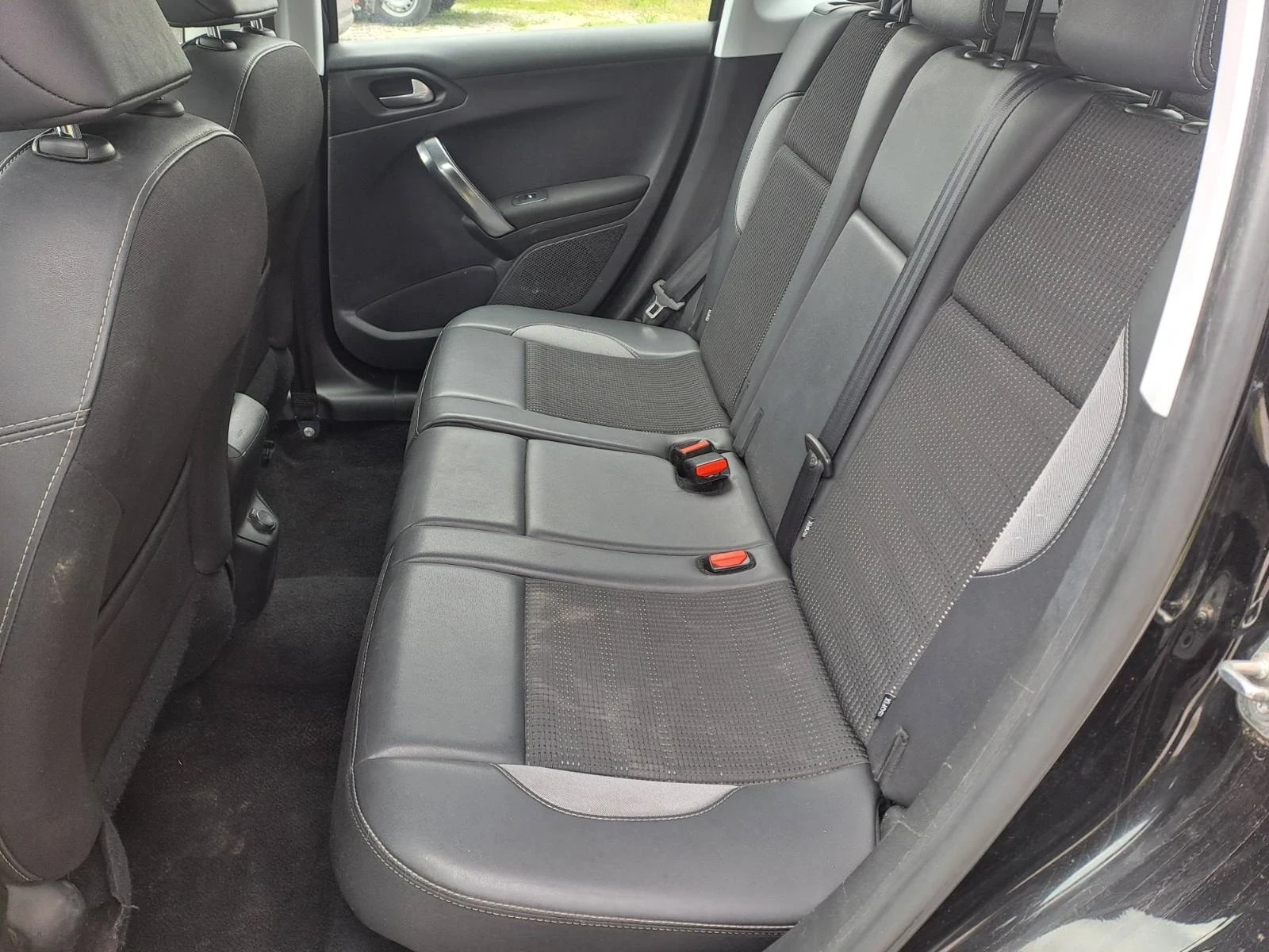 Peugeot 2008 1.2, снимка 10 - Автомобили и джипове - 54453587