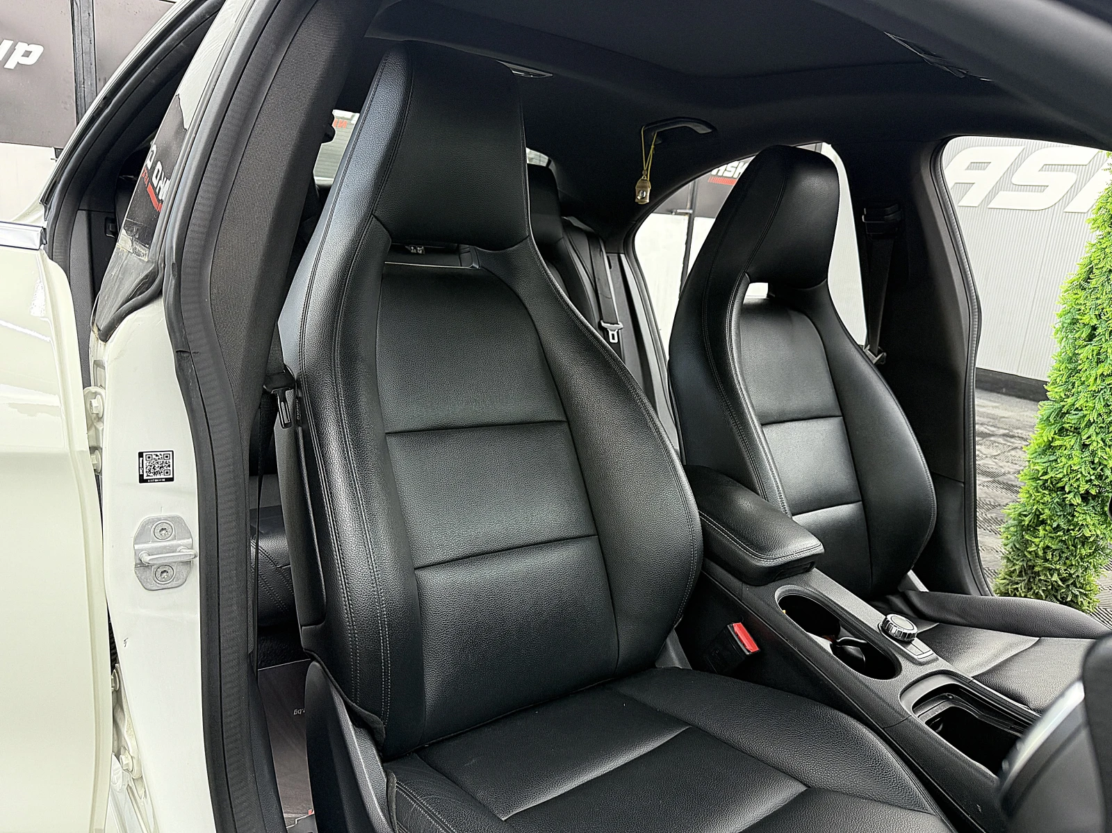Mercedes-Benz CLA 250 4-MATIC/AMG/PANORAMA/СОБСТВЕН ЛИЗИНГ, снимка 12 - Автомобили и джипове - 54837568