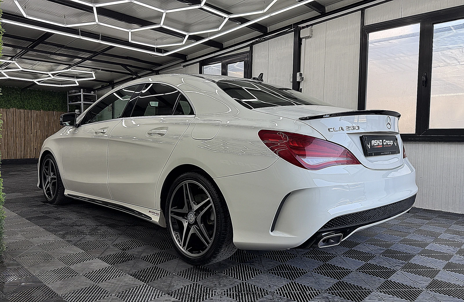 Mercedes-Benz CLA 250 4-MATIC/AMG/PANORAMA/СОБСТВЕН ЛИЗИНГ, снимка 4 - Автомобили и джипове - 54837568