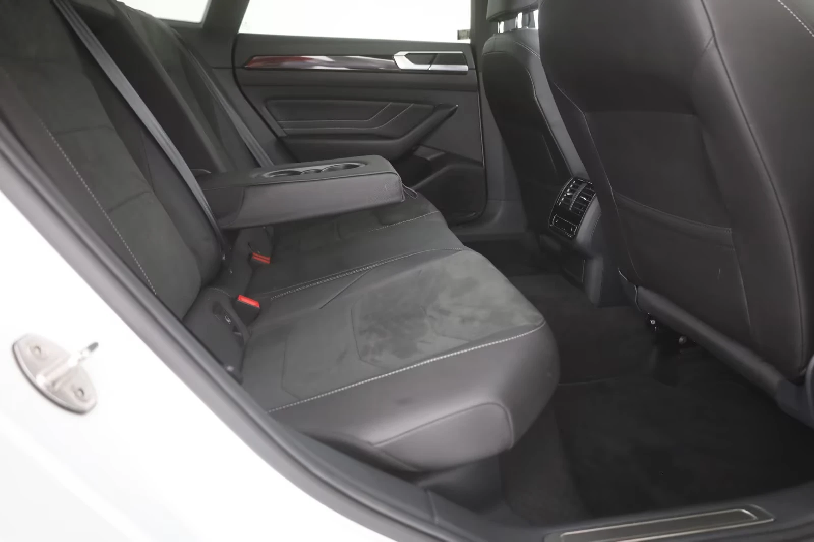 VW Arteon SHOOTING BRAKE R-LINE 100% РЕАЛНИ КМ- КОМЕНТАР, снимка 10 - Автомобили и джипове - 55238924