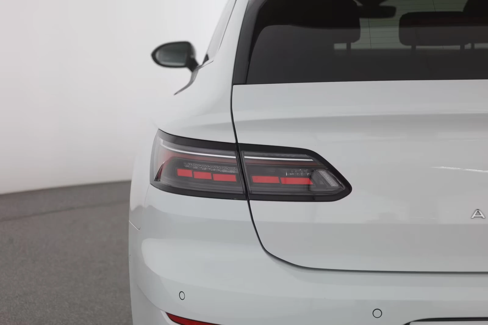 VW Arteon SHOOTING BRAKE R-LINE 100% РЕАЛНИ КМ- КОМЕНТАР, снимка 2 - Автомобили и джипове - 55238924