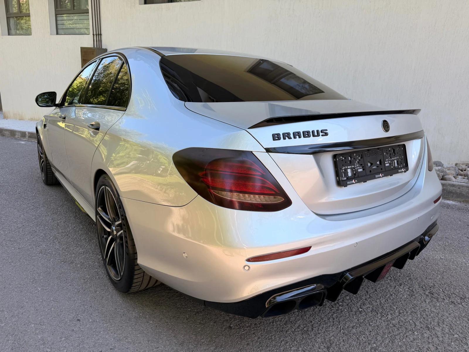 Mercedes-Benz E 63 AMG S / 4-MATIC + / BRABUS / EDITION 1, снимка 5 - Автомобили и джипове - 55736373