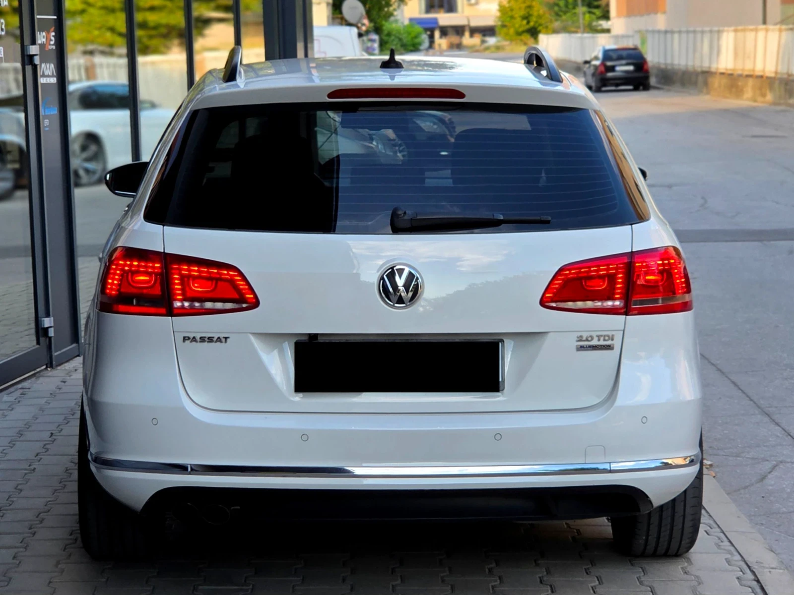 VW Passat 2.0 TDI * Full LED * AndroidAuto/CarPlay * Обслуже, снимка 5 - Автомобили и джипове - 55950684