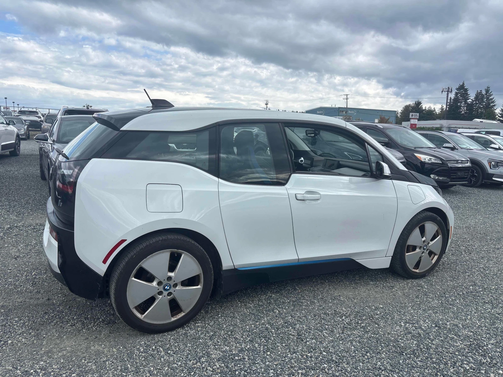 BMW i3 * Range Extender* CARFAX* АВТОКРЕДИТ* , снимка 3 - Автомобили и джипове - 55959960