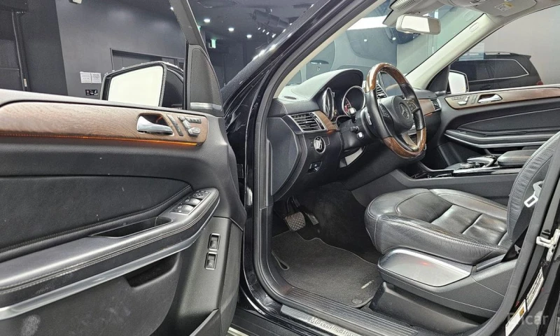 Mercedes-Benz GLS 500, снимка 11 - Автомобили и джипове - 53309976
