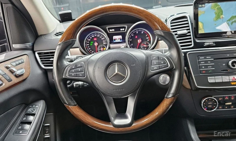 Mercedes-Benz GLS 500, снимка 13 - Автомобили и джипове - 53309976