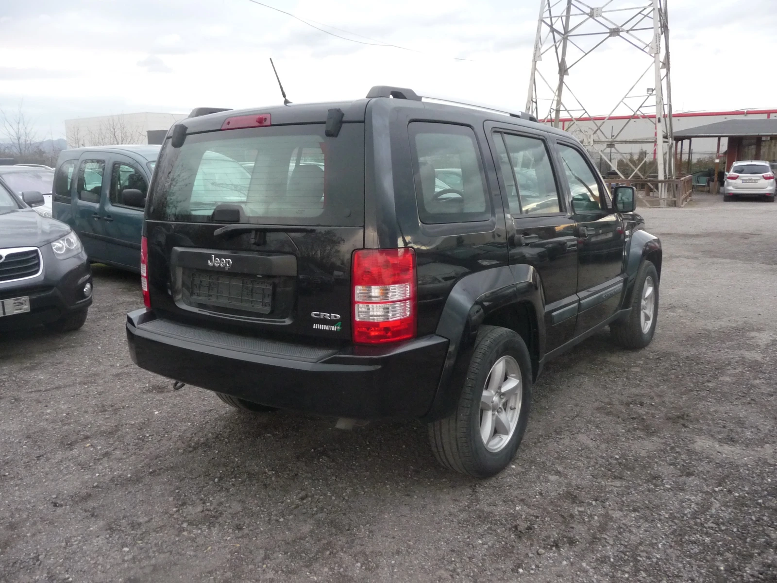 Jeep Cherokee 2.8CRD 6СКОРОСТИ - изображение 4