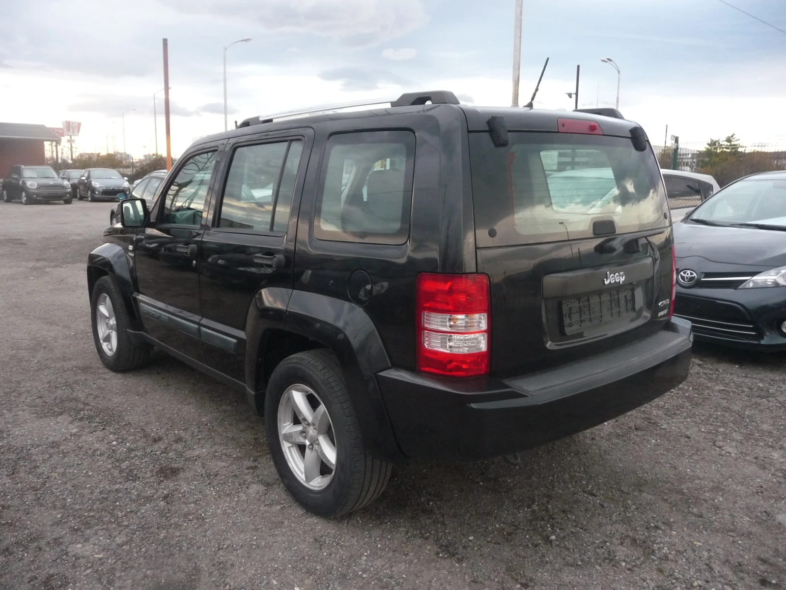 Jeep Cherokee 2.8CRD 6СКОРОСТИ - изображение 5