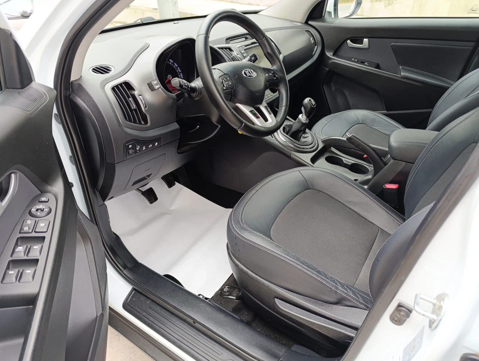 Kia Sportage 2.0 crdi  4x4 - изображение 9