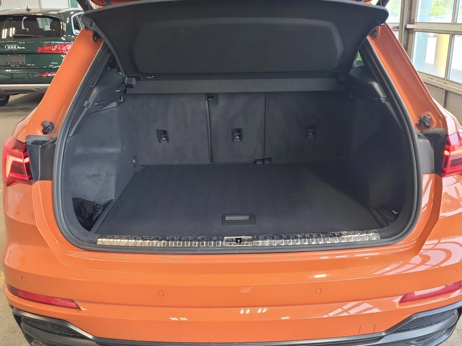 Audi Q3 PROGRESSIV / ДИСТРОНИК / КАМЕРА / ПРОГНОЗНА ЦЕНА , снимка 13 - Автомобили и джипове - 55302057