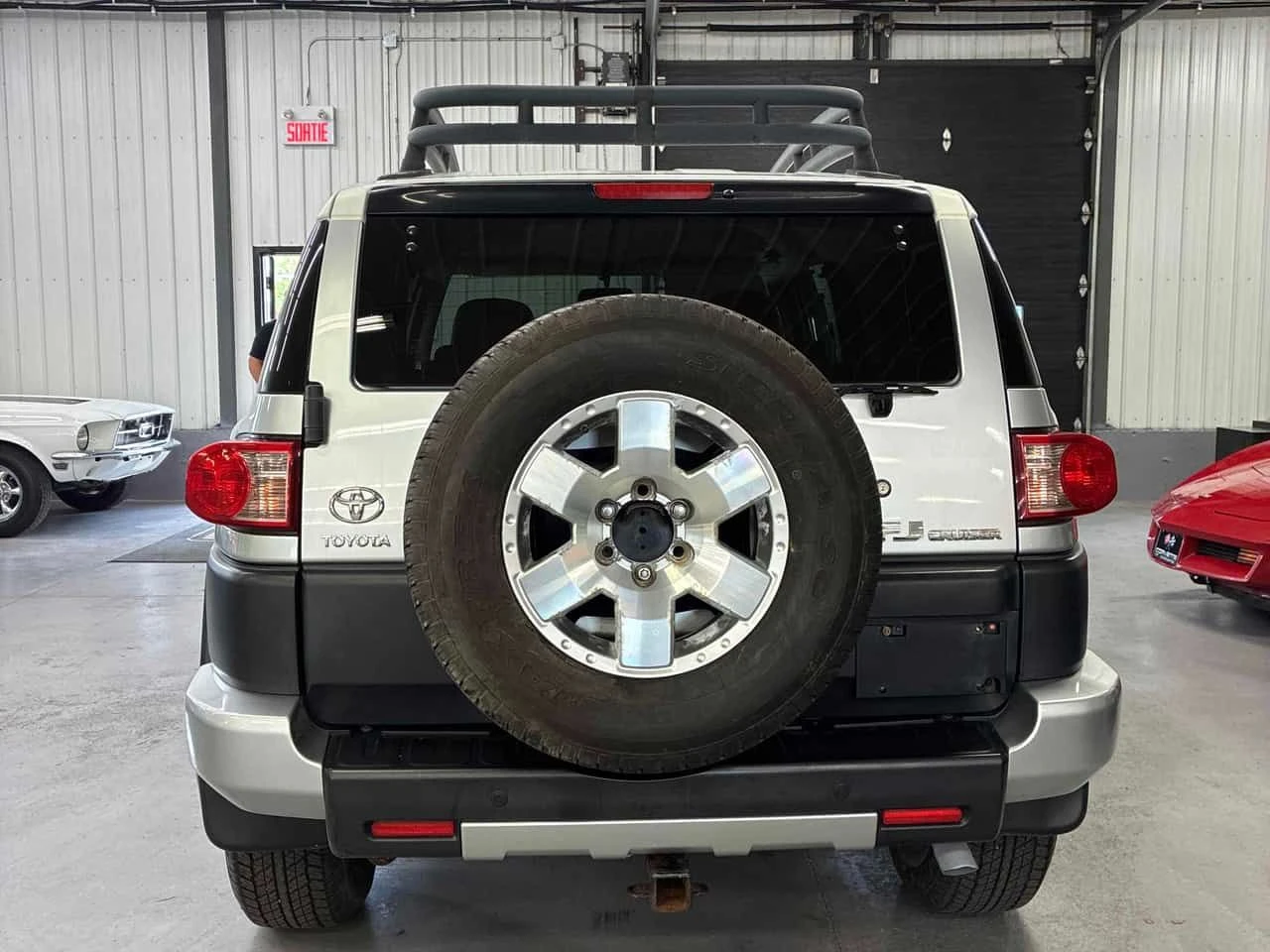 Toyota Fj cruiser * 4WD 4dr * АВТОКРЕДИТ БЕЗ ПЪРВОНАЧАЛНА ВНОСКА* , снимка 4 - Автомобили и джипове - 55501554
