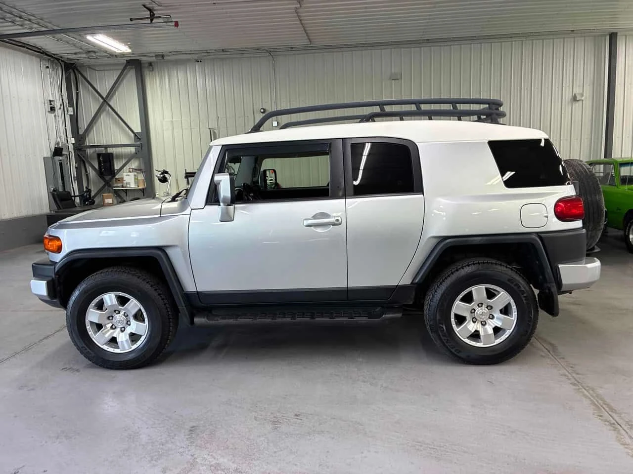 Toyota Fj cruiser * 4WD 4dr * АВТОКРЕДИТ БЕЗ ПЪРВОНАЧАЛНА ВНОСКА* , снимка 2 - Автомобили и джипове - 55501554