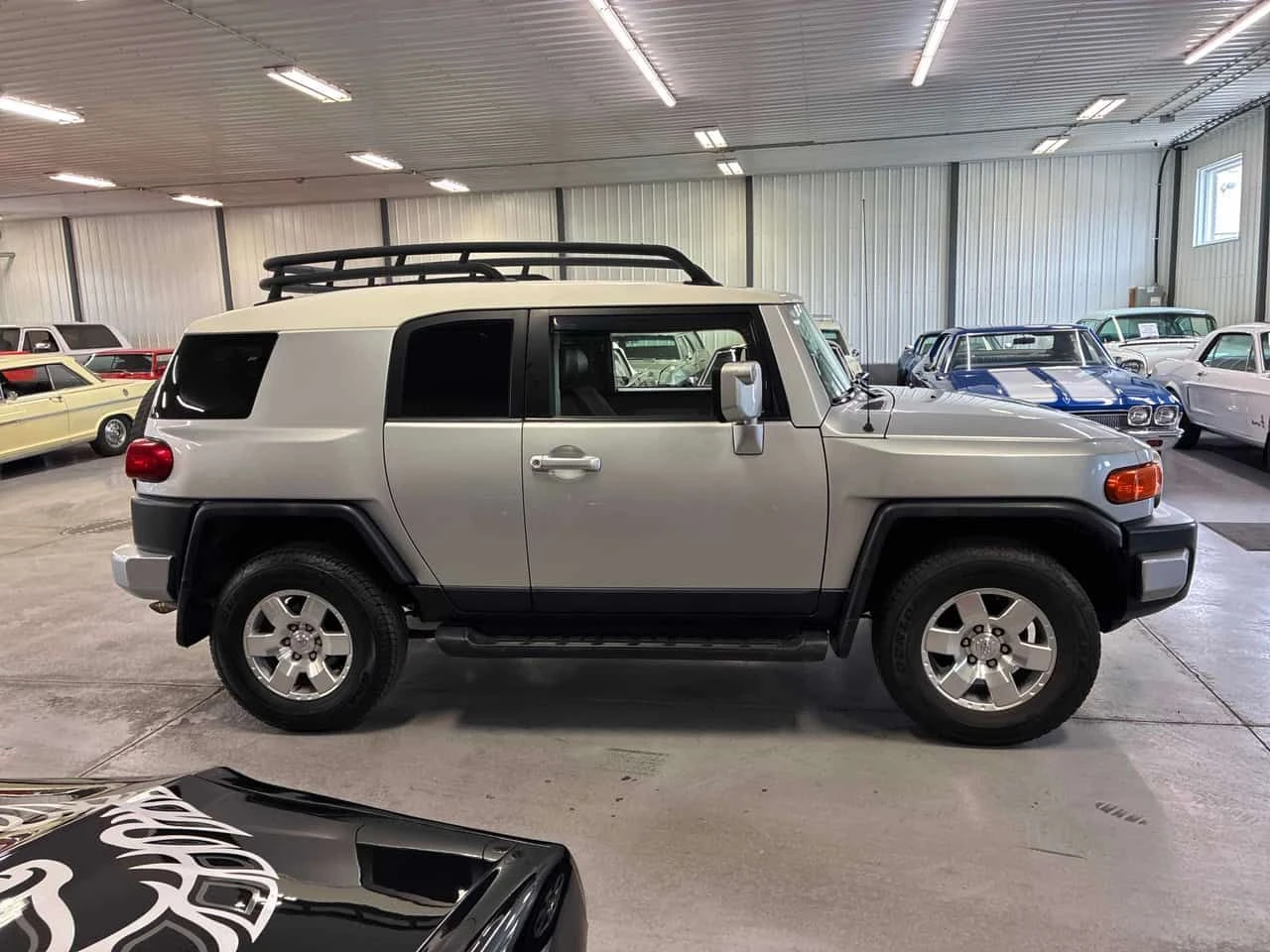 Toyota Fj cruiser * 4WD 4dr * АВТОКРЕДИТ БЕЗ ПЪРВОНАЧАЛНА ВНОСКА* , снимка 3 - Автомобили и джипове - 55501554